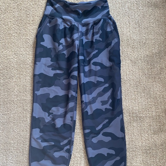 💜SOLD💜 Camo Print Joggers - Excellent Condition! - Picture 2 of 5